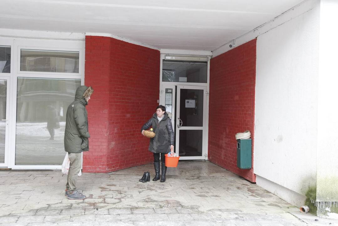 Naktį Palangoje degė buvęs „Lino“ poilsio namų daugiaaukštis pastatas