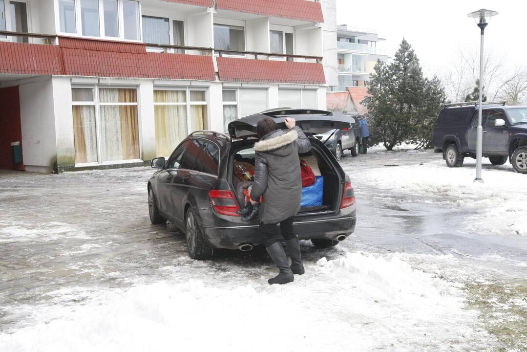 Naktį Palangoje degė buvęs „Lino“ poilsio namų daugiaaukštis pastatas