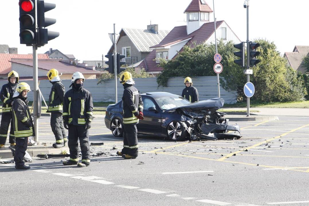 Dar viena avarija Klaipėdoje: sumaitoti du automobiliai