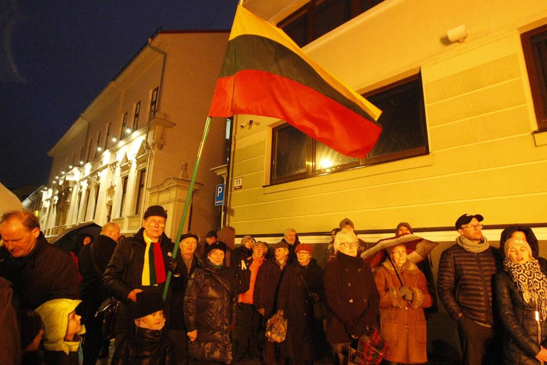 Atminimo laužas prie Klaipėdos miesto savivaldybės