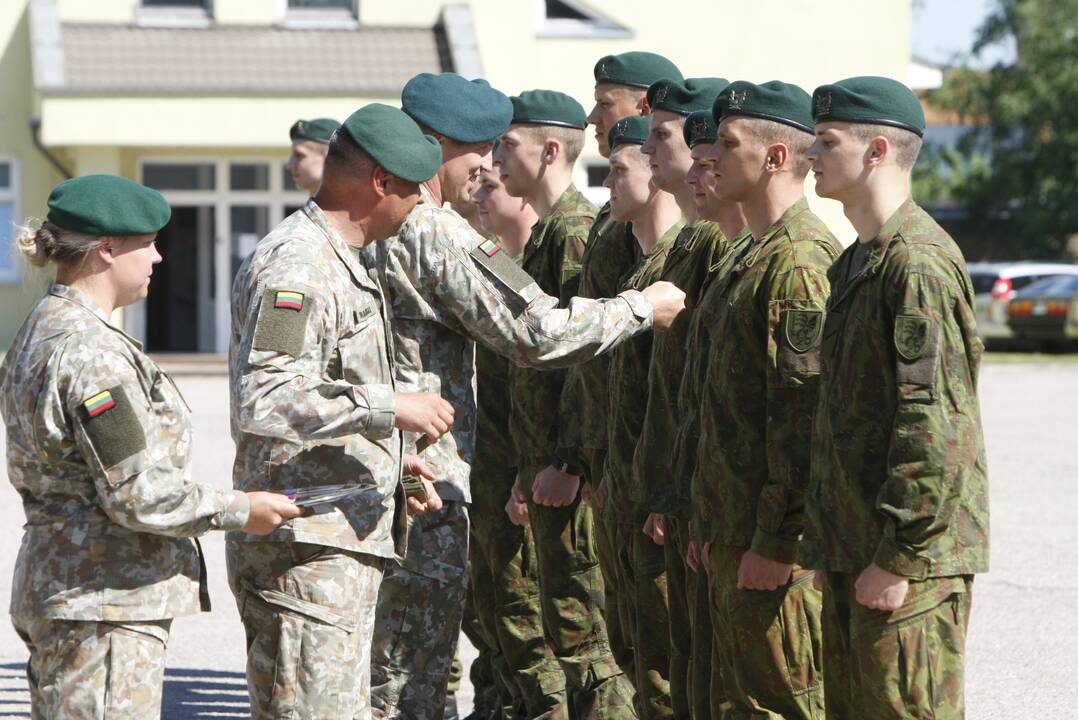 Klaipėdos Dragūnų batalione – vadų pasikeitimas ir šauktinių išlydėtuvės