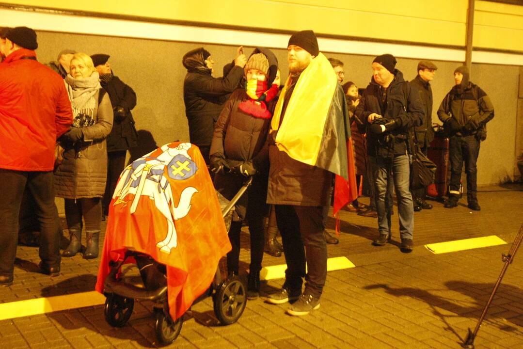 Atminimo laužas prie Klaipėdos miesto savivaldybės