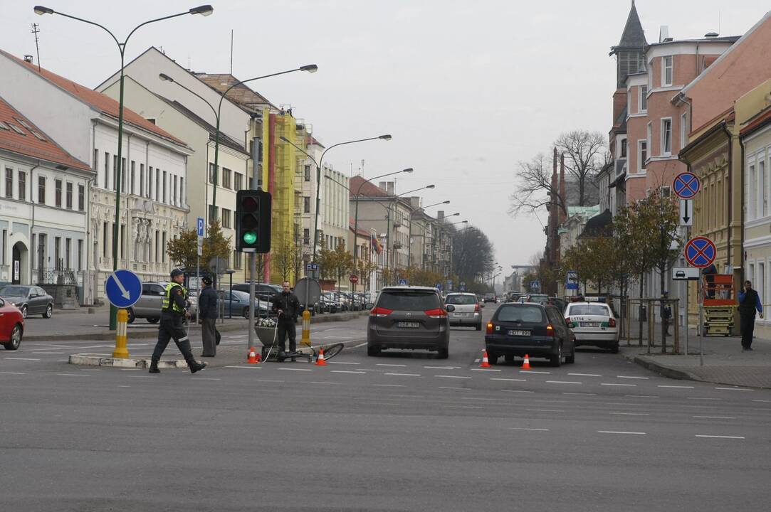 Pėsčiųjų perėjoje patrenkė dviratininką