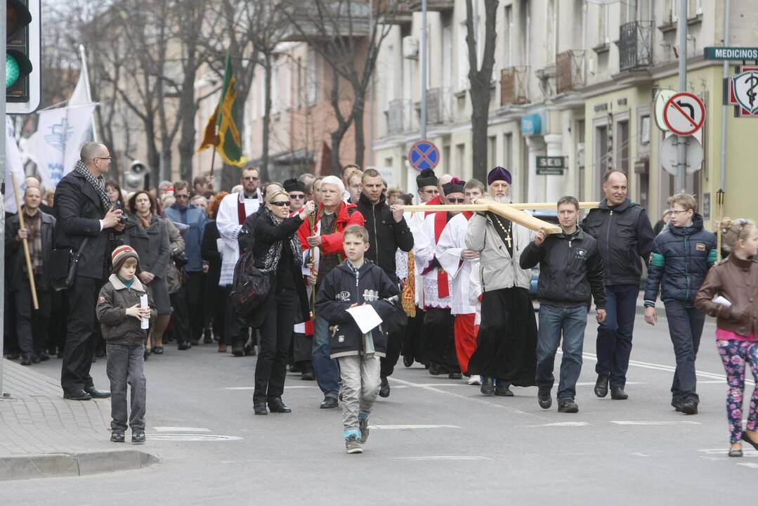 Klaipėdos tikintieji ėjo Kryžiaus kelią