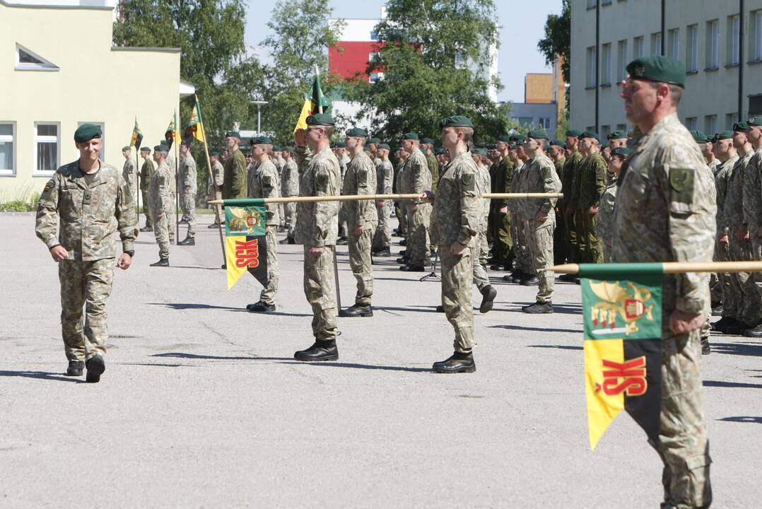 Klaipėdos Dragūnų batalione – vadų pasikeitimas ir šauktinių išlydėtuvės