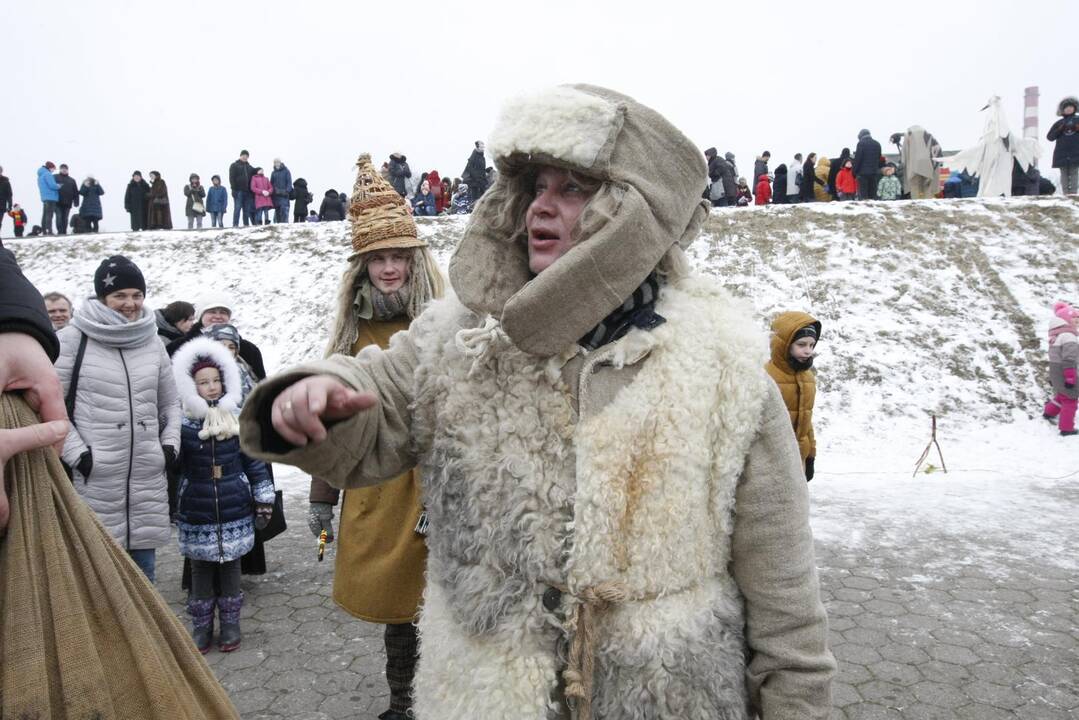 Klaipėdiečiai nenusižengė tradicijoms: per Užgavėnes išdykavo ir sudegino Morę