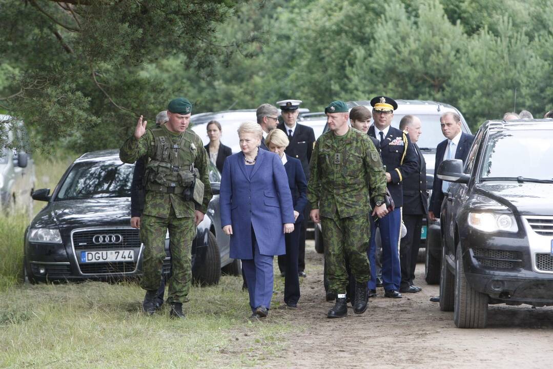 Prezidentė Klaipėdoje apžiūrėjo JAV karinę techniką