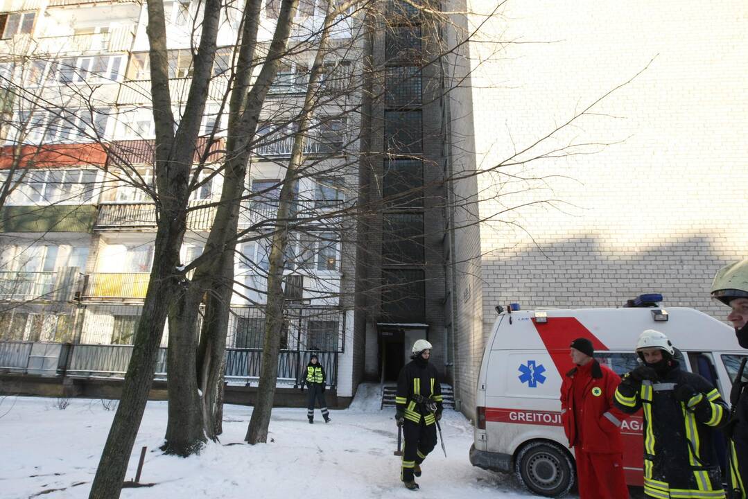 Uostamiestyje daugiabučiame name gaisro metu žuvo senolis