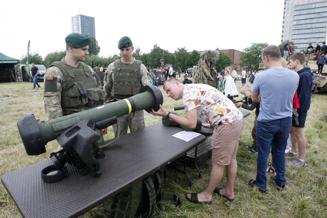 "Stiprus Grifonas 2021" dalyvių karinės technikos ekspozicija