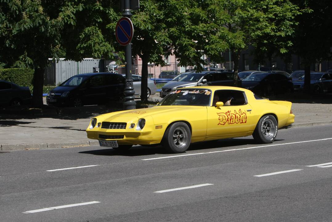 Sezoną pradėjo senovinių automobilių asociacija „Seni kibirai“