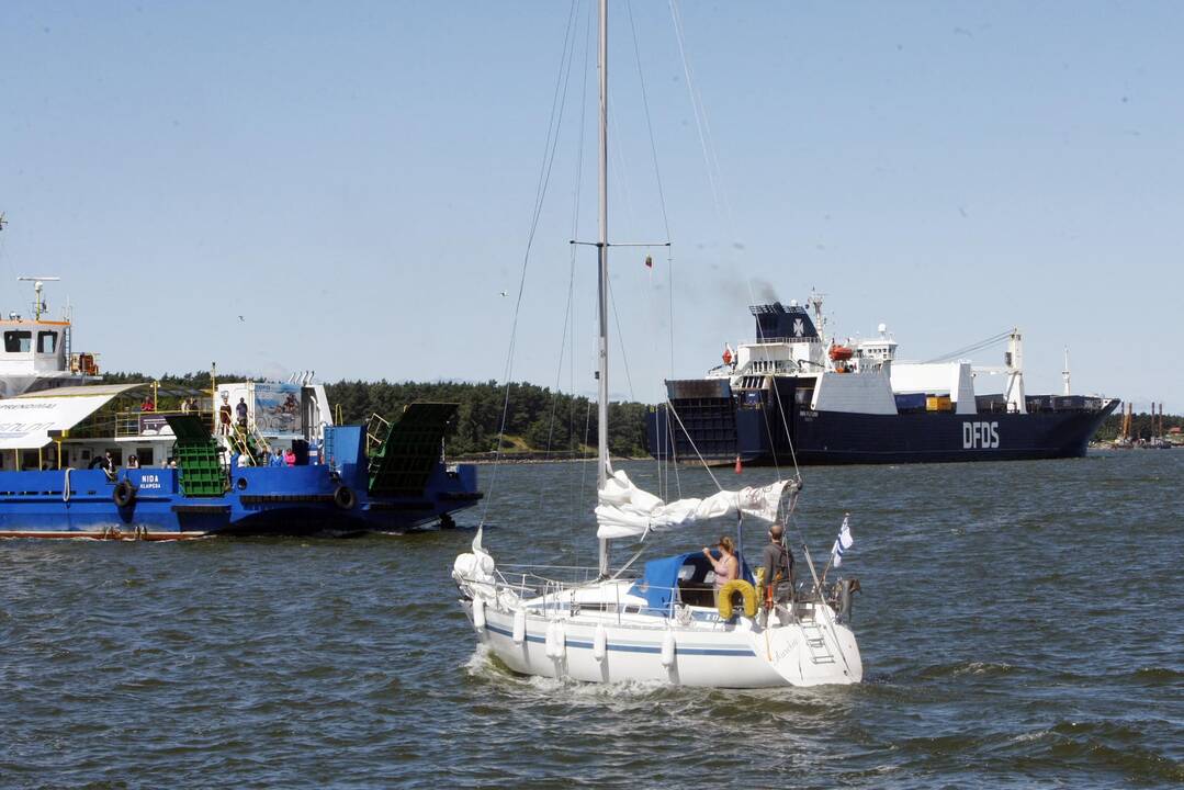 Kruizinių laivų terminale iškelta milžiniška trispalvė