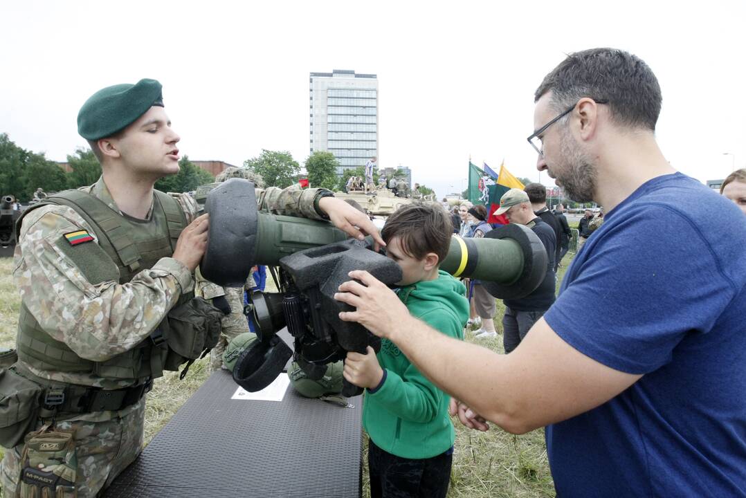 "Stiprus Grifonas 2021" dalyvių karinės technikos ekspozicija