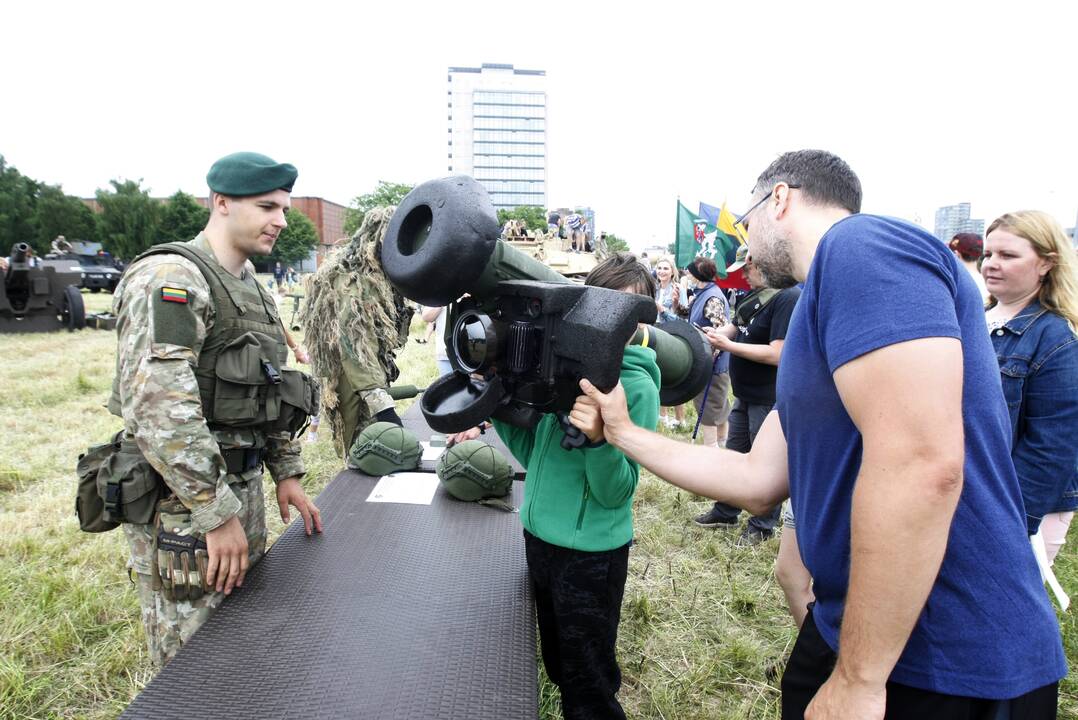 "Stiprus Grifonas 2021" dalyvių karinės technikos ekspozicija