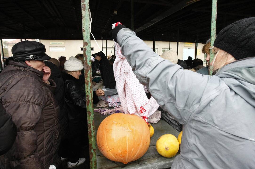 Rūbų dalijimas Klaipėdoje
