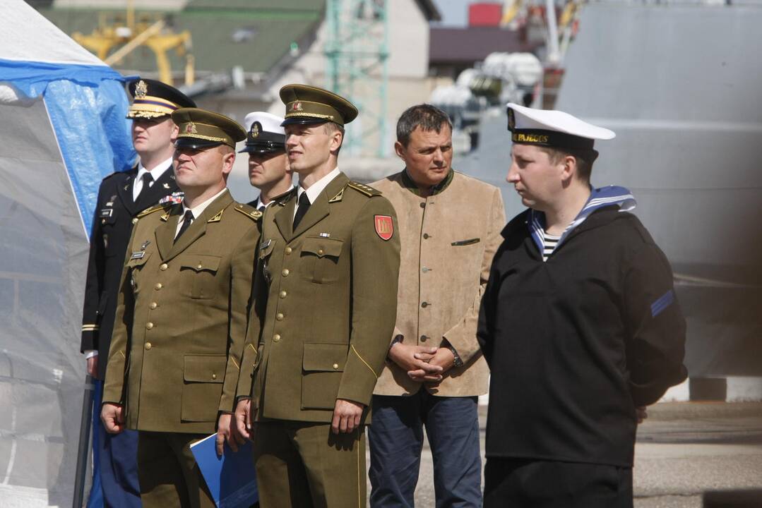 Karinių jūrų pajėgų vadų pasikeitimo ceremonija.