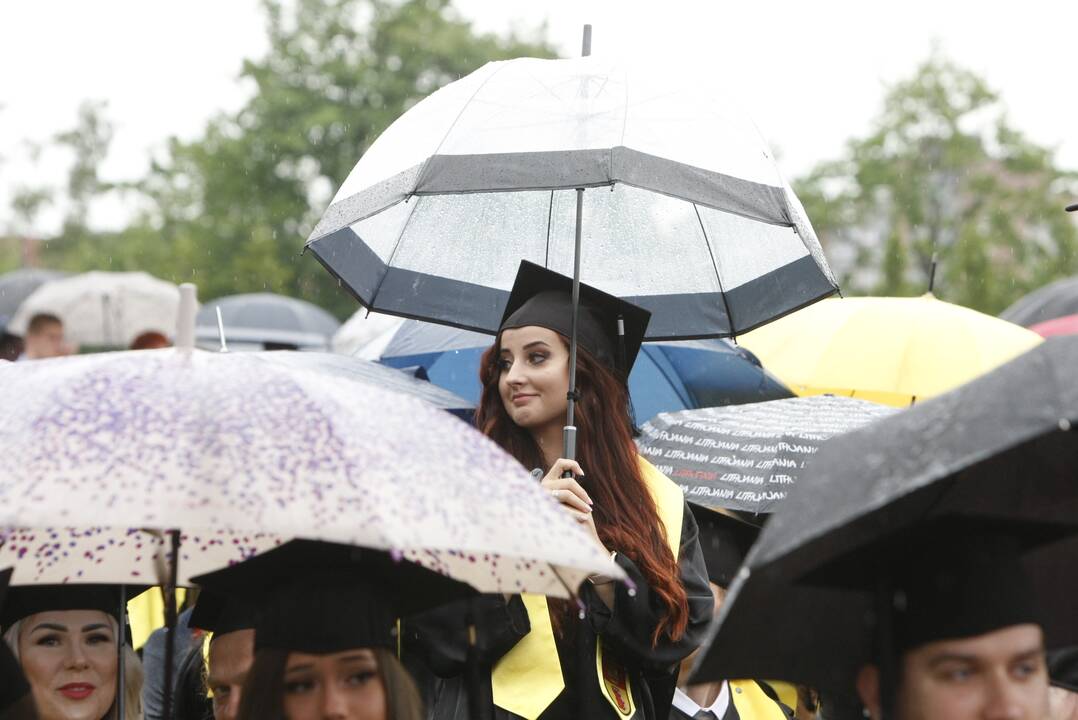 Diplomų įteikimas Klaipėdos universitete