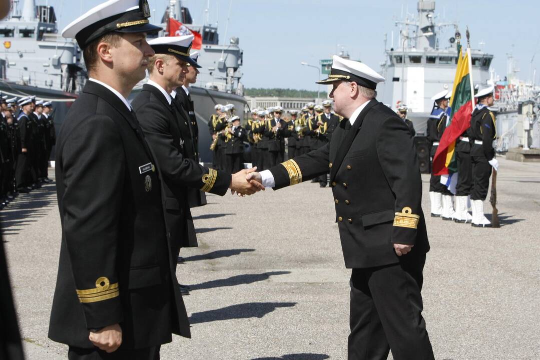 Karinių jūrų pajėgų vadų pasikeitimo ceremonija.