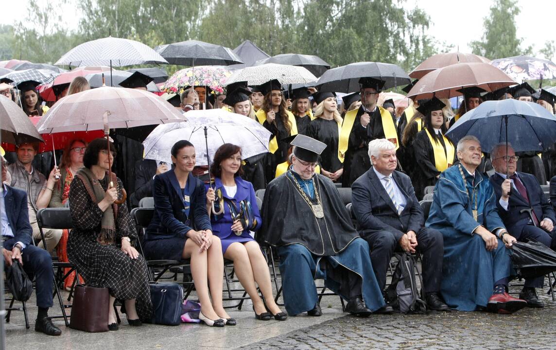 Diplomų įteikimas Klaipėdos universitete