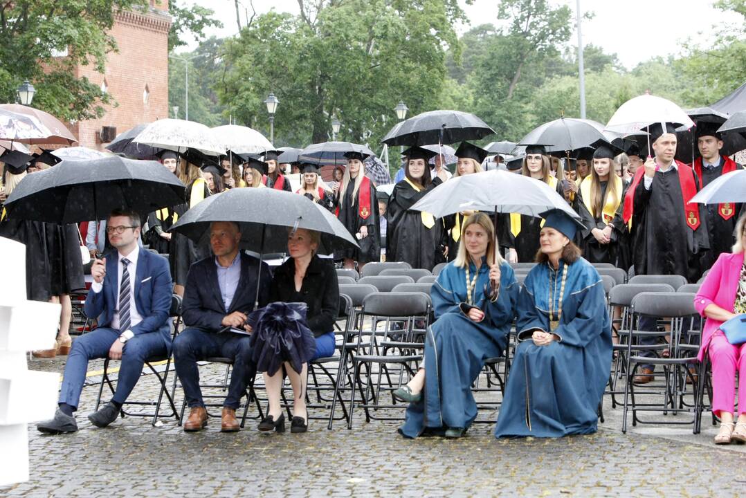 Diplomų įteikimas Klaipėdos universitete