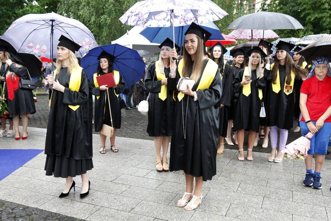 Diplomų įteikimas Klaipėdos universitete