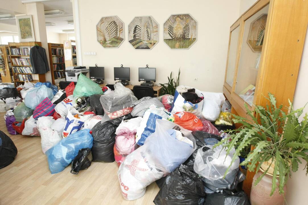 Klaipėdiečiai sunkiai besiverčiantiems dovanojo daiktus