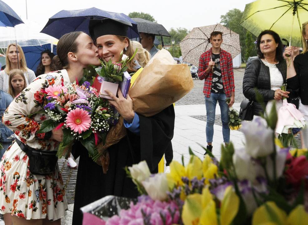 Diplomų įteikimas Klaipėdos universitete