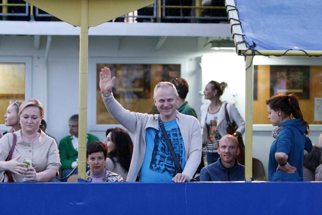Klaipėdos laivų paradą vainikavo įspūdingas fejerverkas   
