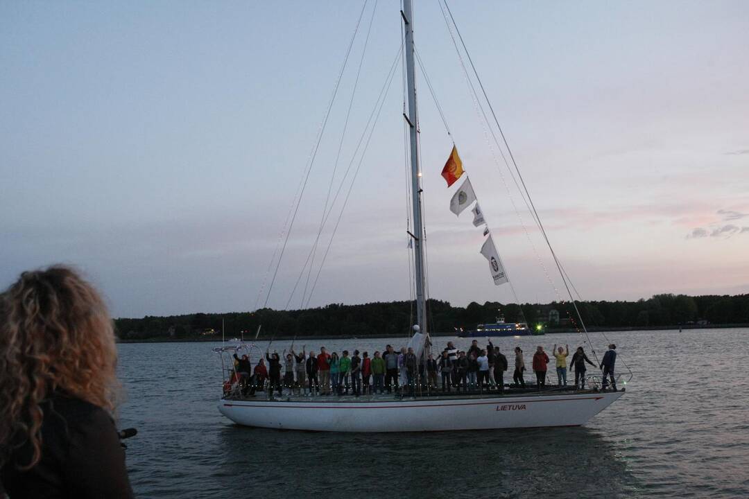 Klaipėdos laivų paradą vainikavo įspūdingas fejerverkas   