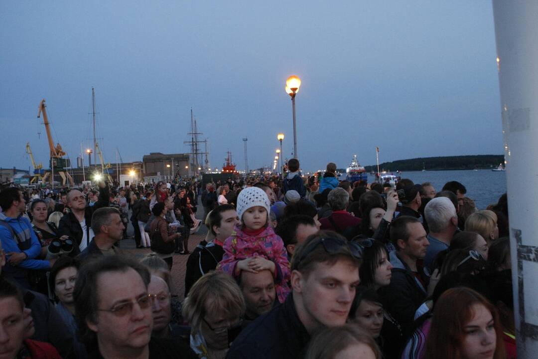 Klaipėdos laivų paradą vainikavo įspūdingas fejerverkas   