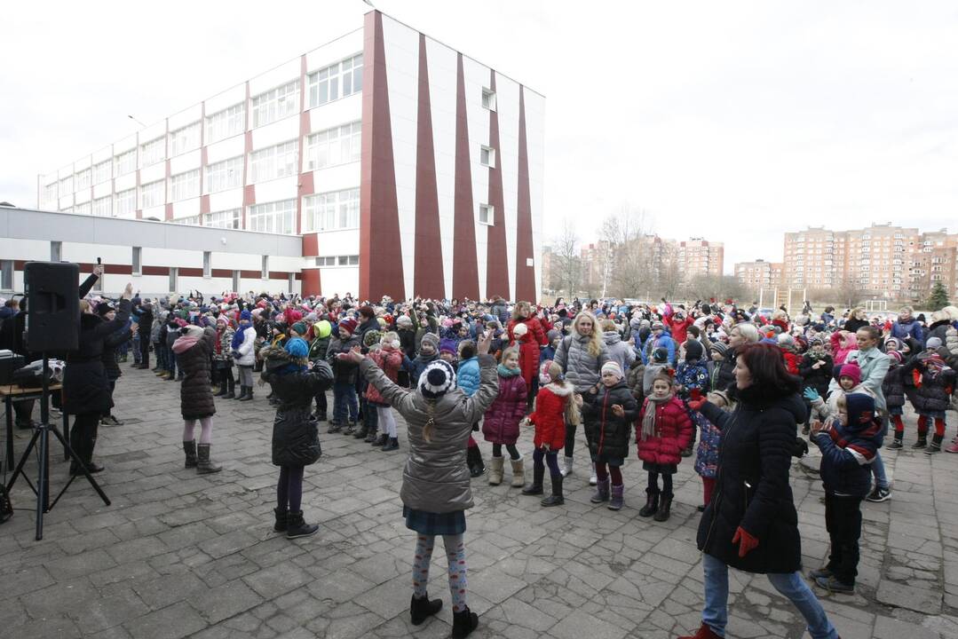 Mokinių šokis Kovo 11-osios proga