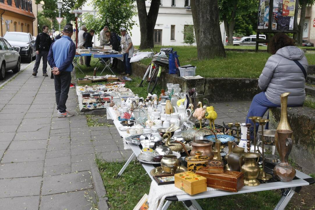 Senamiestyje ir vėl šurmuliavo blusų turgus