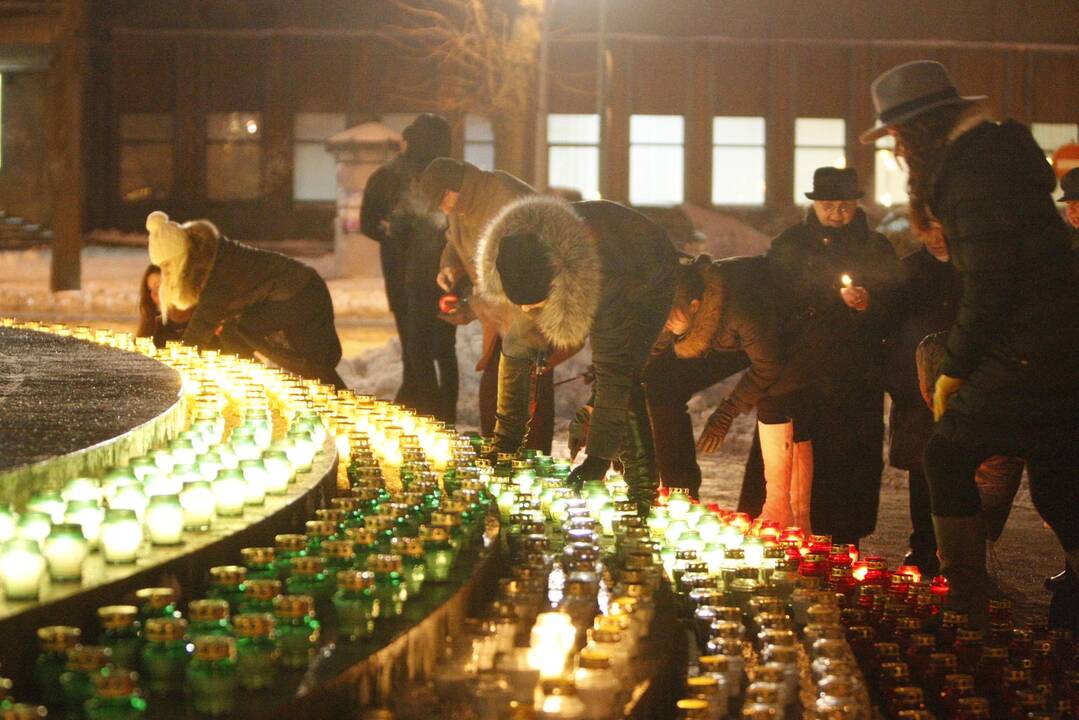 Žvakelių uždegimo akcija "Vienybės laiptai"