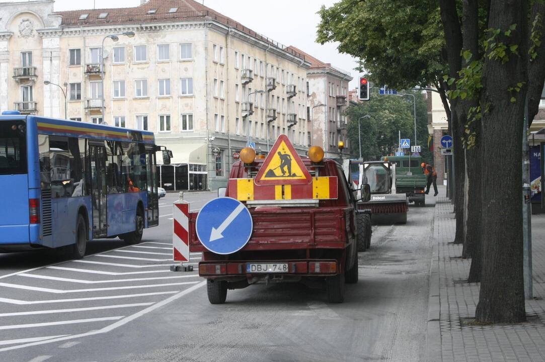 Kelininkai toliau gramdė asfaltą