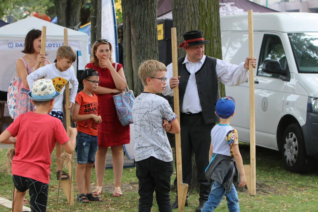 Linksmybės patiems mažiausiems Jūros šventės dalyviams 