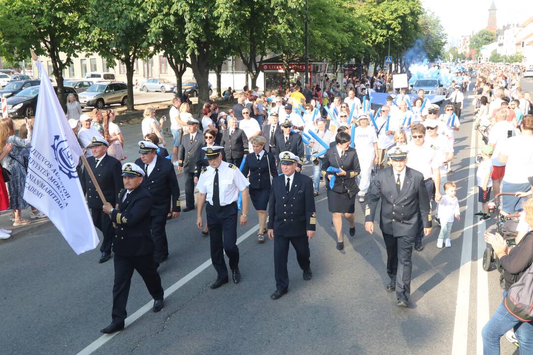 Jūros šventės eisena abejingų nepaliko