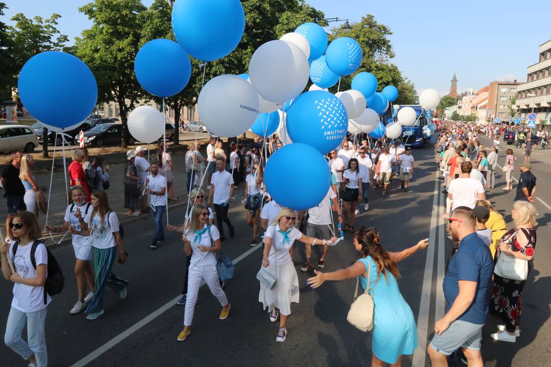 Jūros šventės eisena abejingų nepaliko