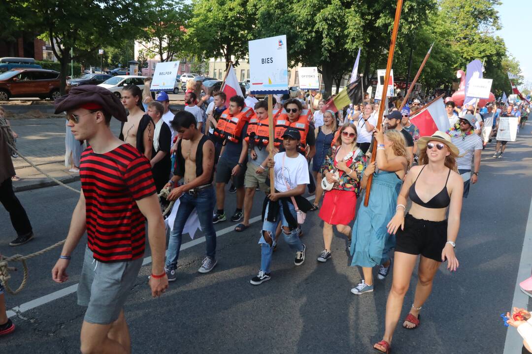 Jūros šventės eisena abejingų nepaliko