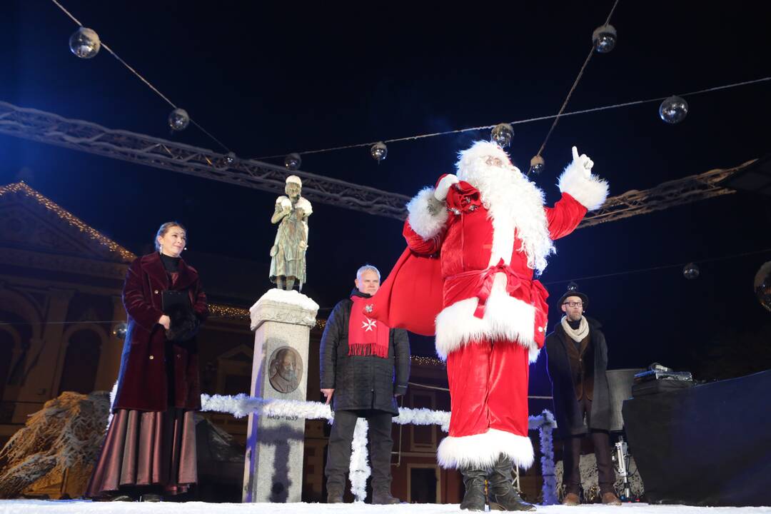 Klaipėdoje įžiebta pagrindinė miesto eglė!