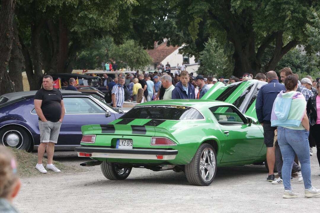 Senovinių automobilių paroda