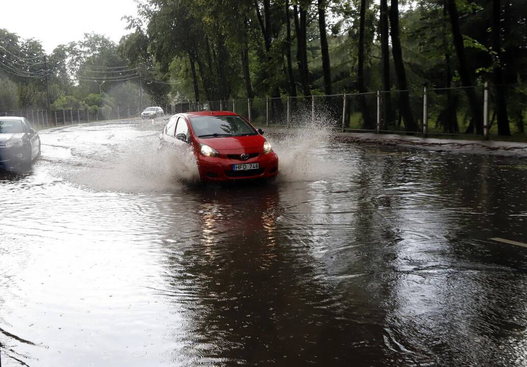 Po liūties ir vėl skęsta Kaunas