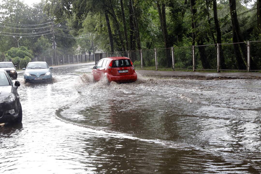 Po liūties ir vėl skęsta Kaunas