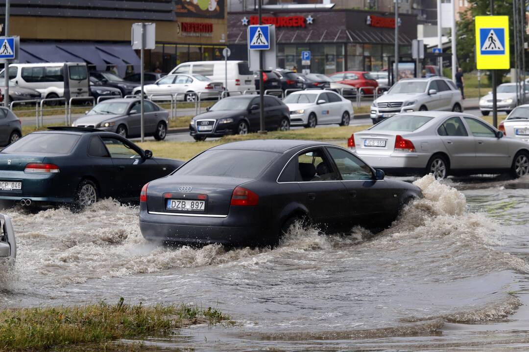 Po liūties ir vėl skęsta Kaunas