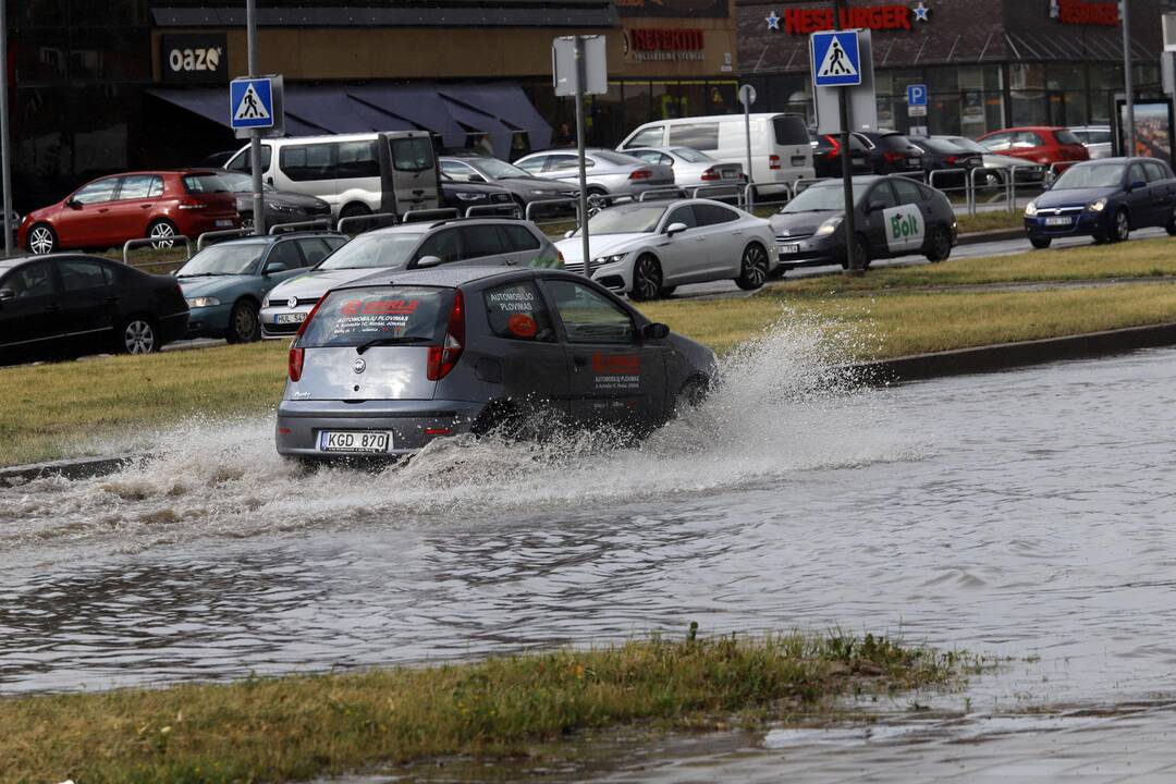 Po liūties ir vėl skęsta Kaunas