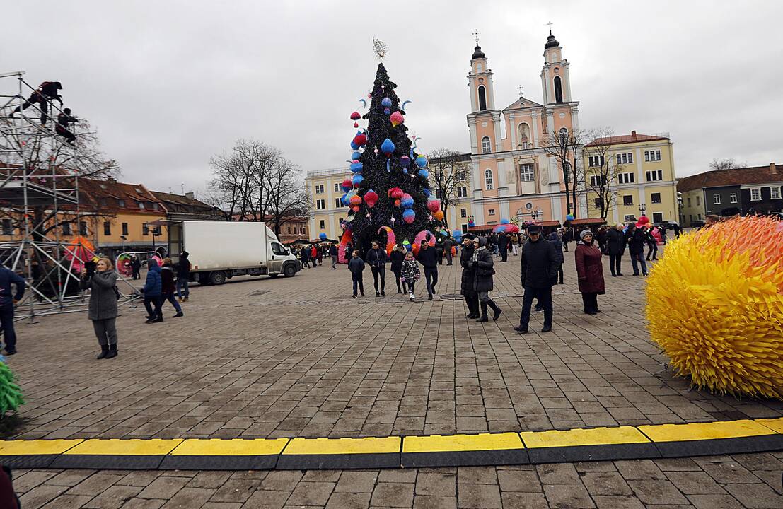 Antroji šv.Kalėdų diena prie Kauno eglės