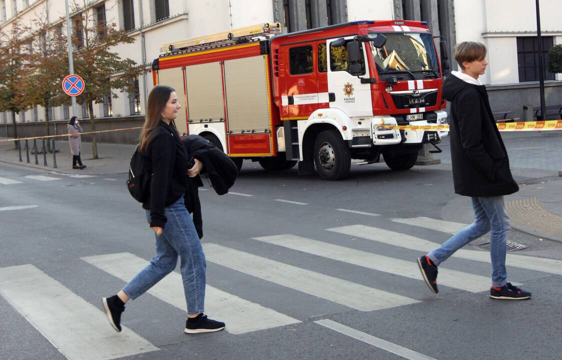 Po pranešimo apie sprogmenį, iš Kauno „Akropolio“ evakuoti žmonės