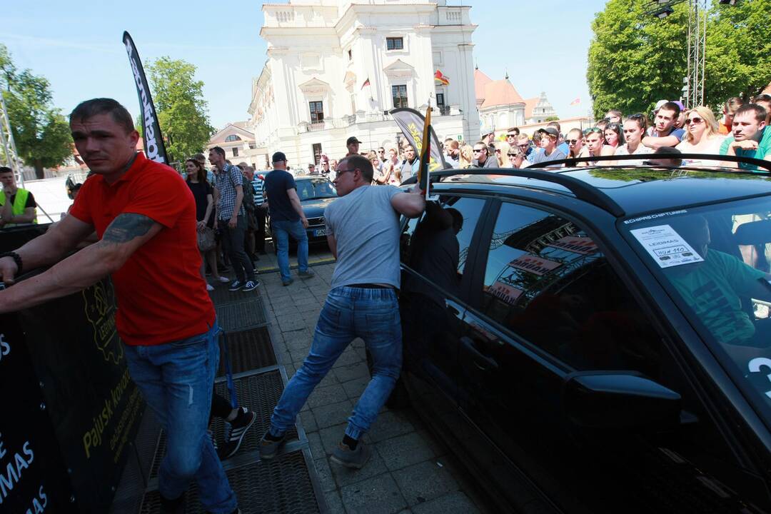 Automobilių šou Kauno gimtadienyje