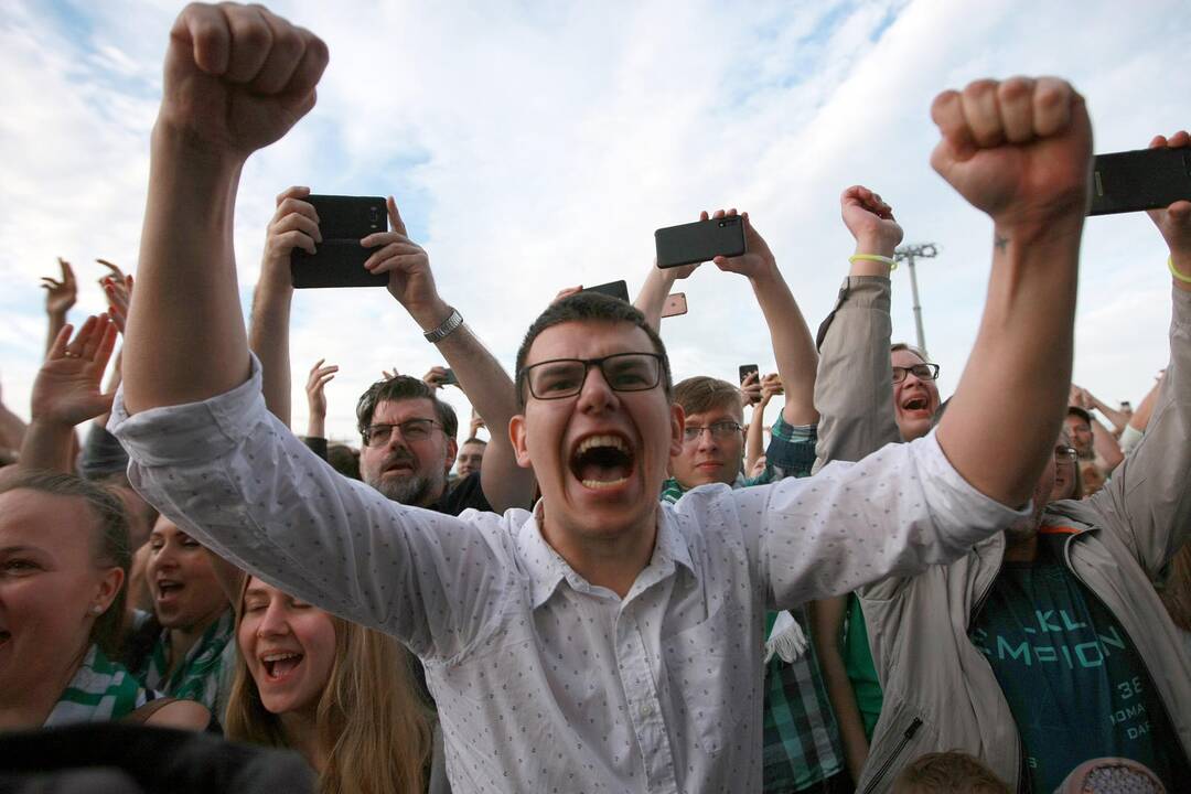 LKL Čempionai švenčia triuškinančią pergalę.