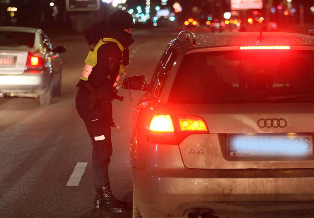 Sekmadienio vakarą Kauno kontrolės punktuose nusidriekė eilės