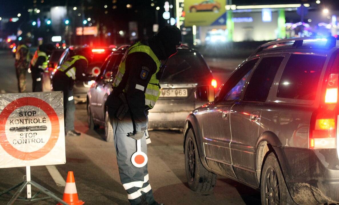 Sekmadienio vakarą Kauno kontrolės punktuose nusidriekė eilės