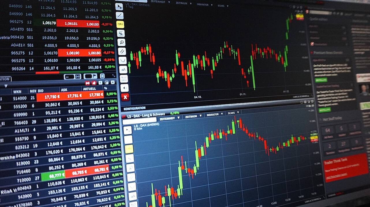 Tiesioginių investicijų srautai į Kinija šiemet sunyko beveik trečdaliu